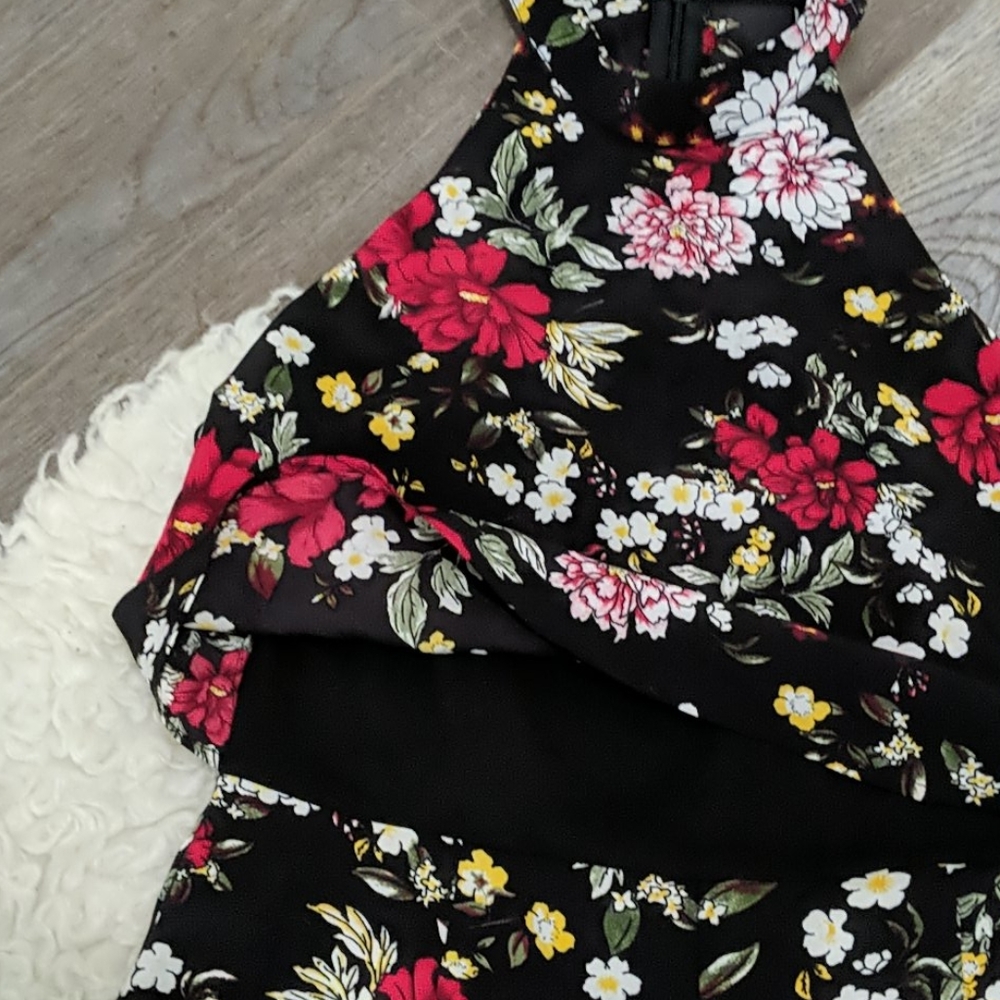 SHEIN Flare Leg Halter Jumpsuit ~ NEW - Picture 3 of 8